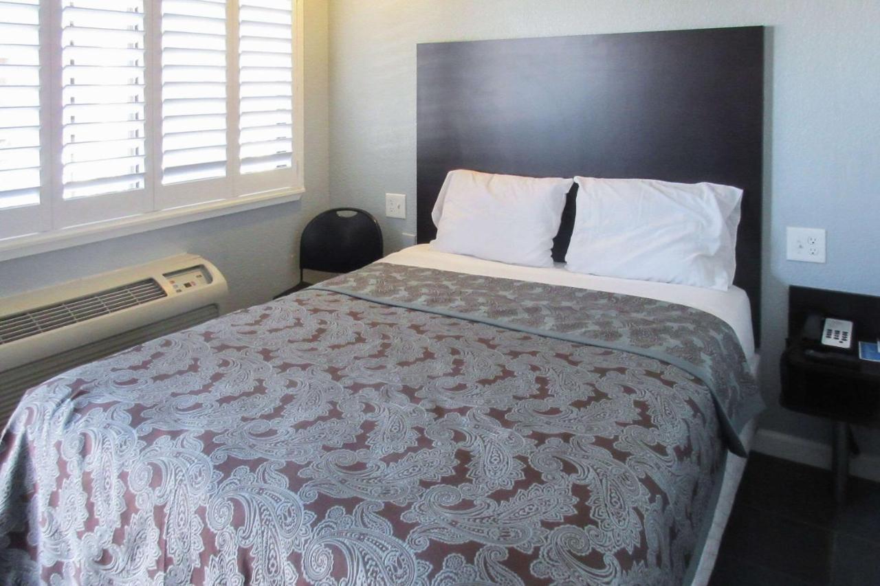 Rodeway Inn San Pablo Bagian luar foto